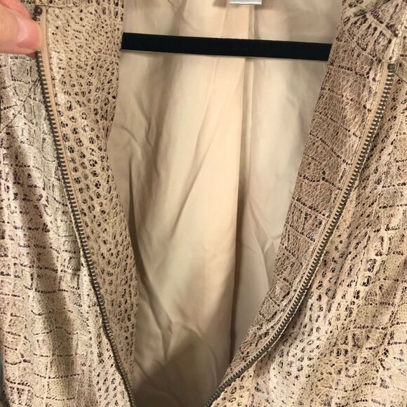 Chico's Size 0 Zipper Front Jacket Mock Neck Light Weight Faux Leather Texture - Picture 7 of 8